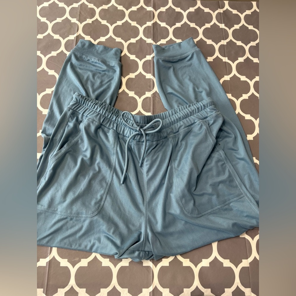 BAREFOOT DREAMS Malibu Collection Butterchic Knit Joggers in Stargazer Blue NWT - Picture 3 of 5